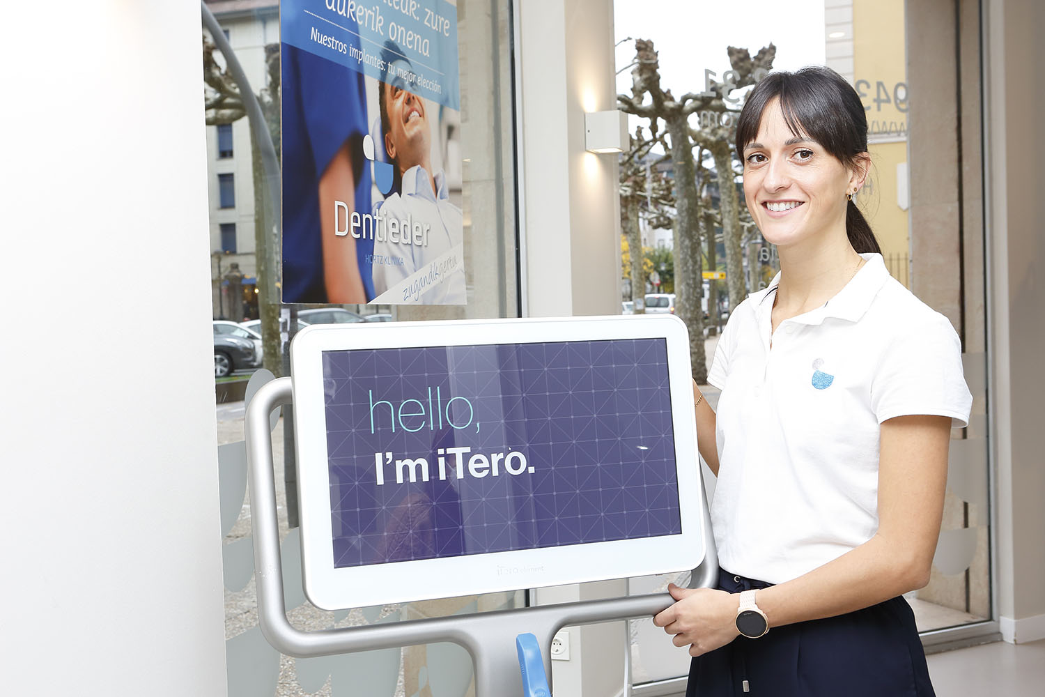 La Clínica Dentieder cuenta con un equipo de profesionales formado por dentistas, higienistas y protésico dentales